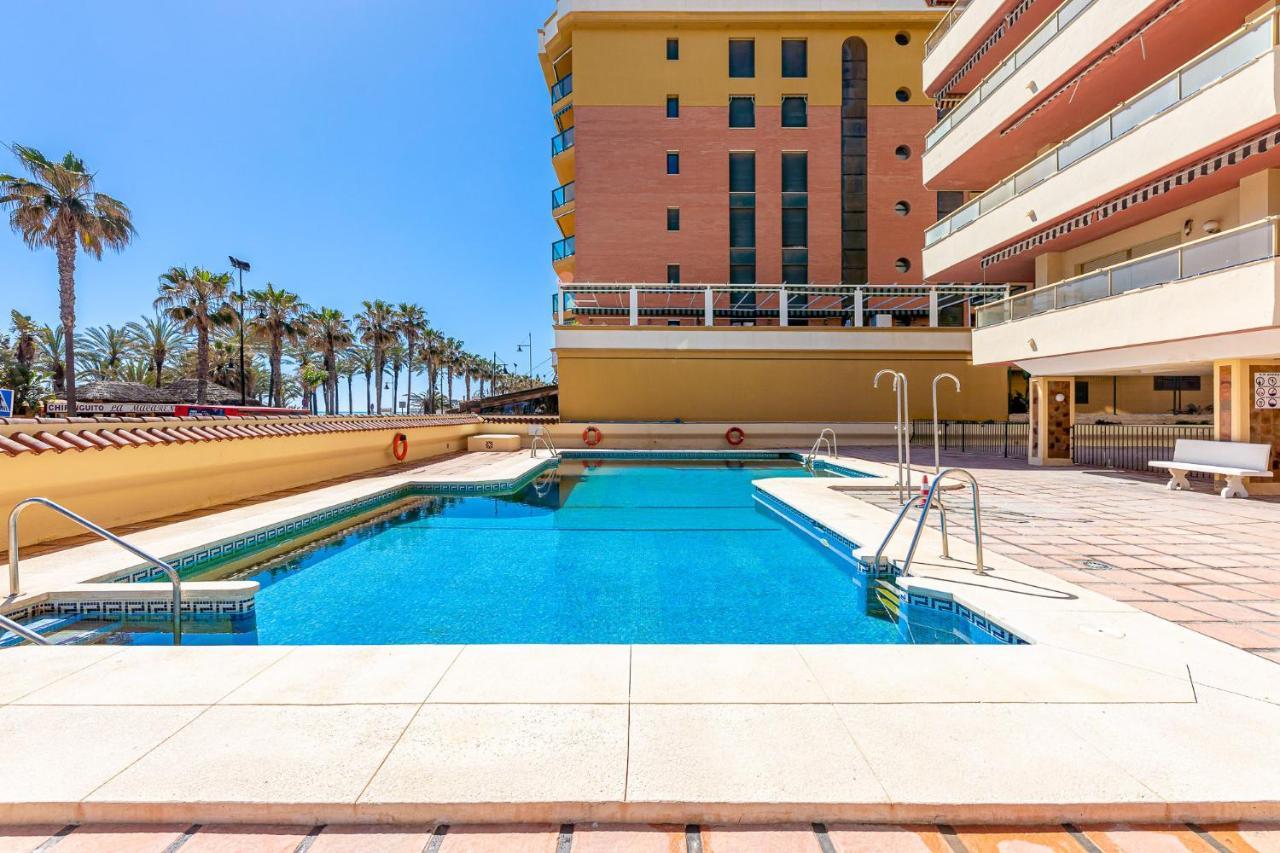 797 Holiday Rentals - Amplio Piso Con Terraza En Primera Linea De Playa Torremolinos Luaran gambar