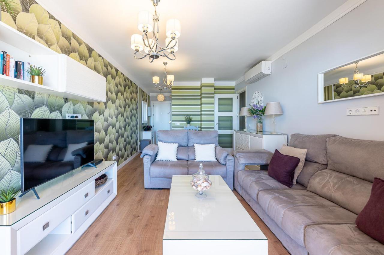 797 Holiday Rentals - Amplio Piso Con Terraza En Primera Linea De Playa Torremolinos Luaran gambar