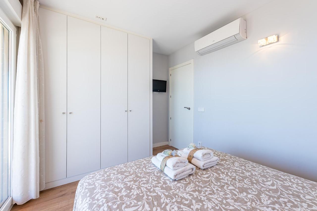 797 Holiday Rentals - Amplio Piso Con Terraza En Primera Linea De Playa Torremolinos Luaran gambar